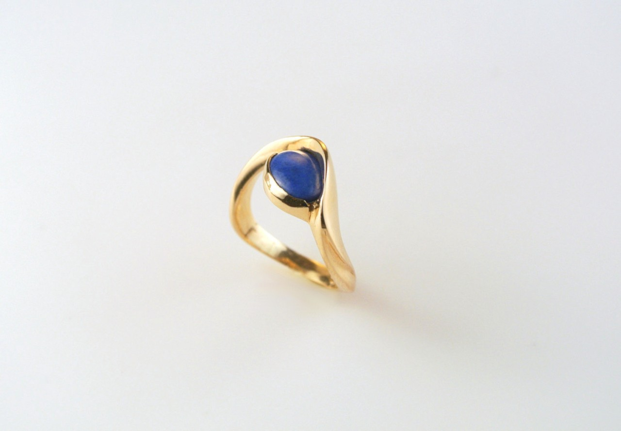 14k gold and lapis ring
