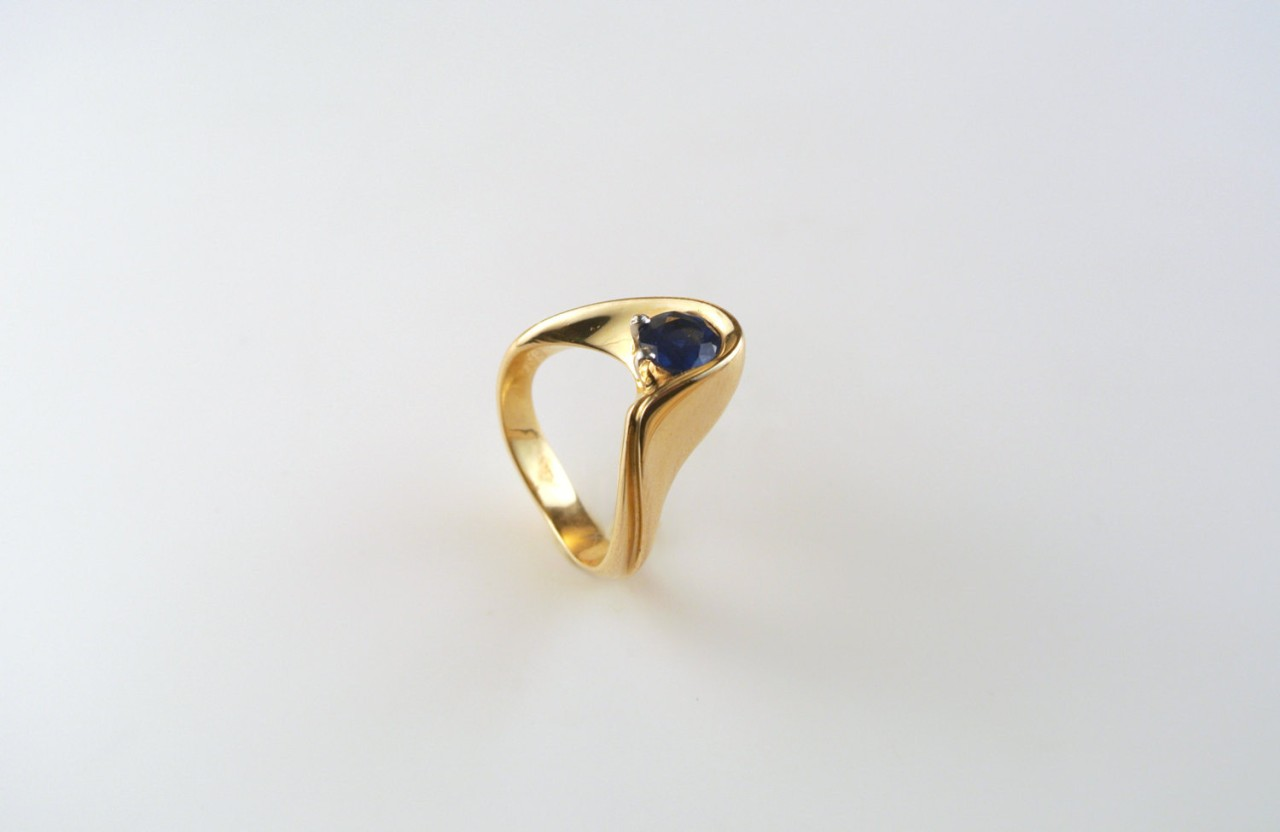 14K Gold and Ceylon Sapphire ring