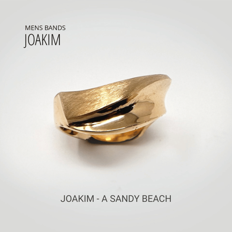 men's band Joakim - A sandy beach